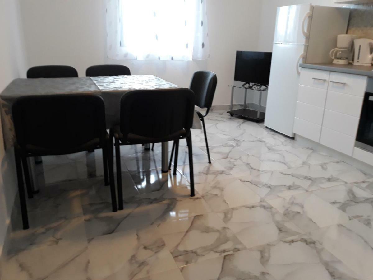 Apartments Jelicic Biograd Na Moru Exterior photo